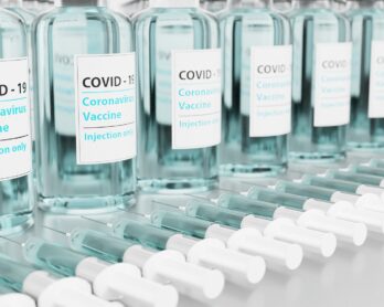 Odmowa poddania się szczepieniu na COVID-19 a konsekwencje dla pracownika